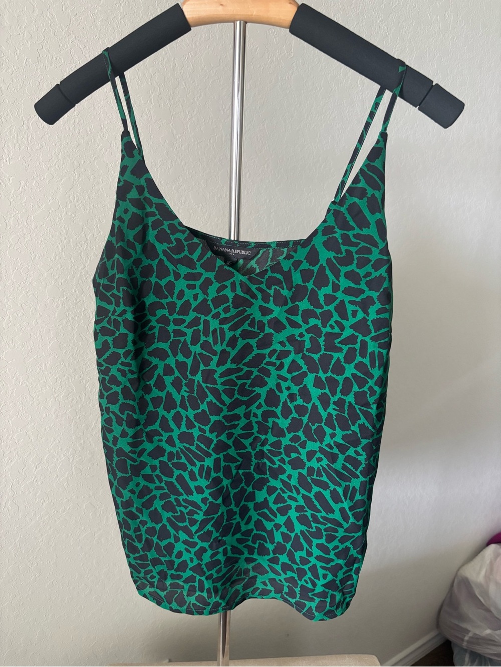 Banana Republic Leopard Print Camisole Green Black V Neck Womens XSP